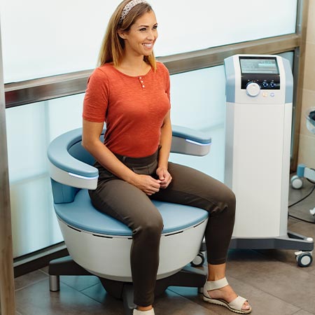 Frau auf dem EMP Stuhl